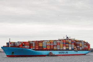 En formodet voldtægt af en 19-årig amerikansk kvinde ombord på et Mærsk-skib, der er blevet beskrevet i et anonymt blogindlæg, har rystet den danske shippingvirksomhed. Detaljeringsgraden i indlægget har medført, at Mærsk har suspenderet fem søofficerer og igangsat en omfattende undersøgelse af forløbet. 