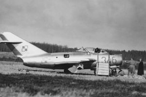 Den 5. marts 1953 landede en polsk flugtpilot på Bornholm i et MiG-15-fly, et af Sovjetunionens allerbedste jagerfly på det tidspunkt. Det udløste for den danske regering et stort diplomatisk dilemma, der er blusset op på ny under Putins krig i Ukraine her 70 år senere.