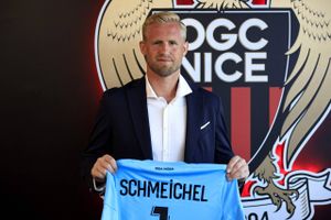 Kasper Schmeichel er blevet placeret på bænken for Nice, som søndag tager hul på ligaen.
