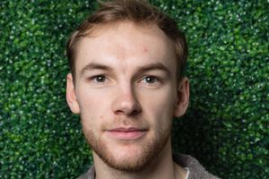 Fortællingen er næsten uden sidestykke i dansk idrætshistorie. Faktisk er Mathias Gidsel blevet træt af at læse om sig selv. Den 23-årige håndboldstjerne havde det hele, men manglede det allervigtigste. Det har han nu fundet i Berlin. Jyllands-Posten har besøgt manden, der på og uden for banen har gennemgået en forvandling.