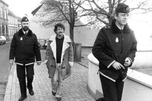 Dansk Forfatterforening kæmper for Arne Herløv Petersen i strid om dagbøger, der indgik i sag om spionage.