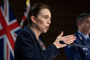 New Zealands leder lover at ændre landets love inden for terrorbekæmpelse efter et angreb fredag. 