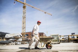 Danskerne får snart mulighed for at forlade efterlønnen og få efterlønsbidraget udbetalt. Op til 105.647 kr. skattefrit. Det vil friste mange, som vil vinde mere ved at blive i ordningen, lyder advarslen. 