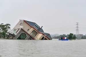 Millioner er allerede evakueret og 141 døde efter voldsomme regnskyl omkring Yangtze-floden 