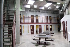 10 af de sidste 39 fanger er clearet til løsladelse, og Joe Biden håber at kunne lukke det berygtede fængsel inden afslutningen af sin præsidentperiode. 