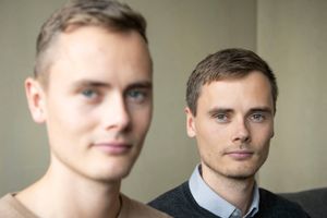 Mikkel og Kasper Dissing har tjent millioner gennem onlineselskabet Ditur, der sidste år omsatte for 200 mio. kr. Et nyt smykkeunivers skal sikre endnu vildere vækst.