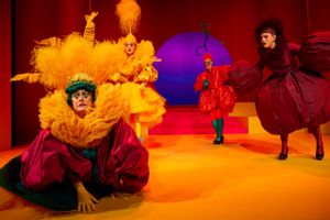 Sæsonens familieforestilling på Aalborg Teater er en alternativ, farverig og ikke mindst underholdende version af H.C. Andersens eventyr. 