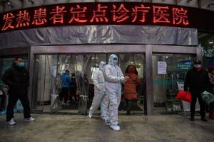 BBC har kortlagt skæbnesvangre dage i Wuhan, hvor myndighederne reagerede alt for sent på det nye coronavirus.