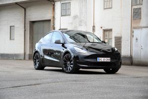 Test: Tesla Model Y Performance er bygget på den nye fabrik i Berlin og er på mange måder et overbevisende bekendtskab.