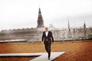 Martin Præstegaard lover danskerne, at ATP-pensionen ikke forringes på trods af den høje inflation og uro på aktiemarkederne. En ekspert kalder udmeldingen en gratis omgang.