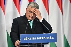 Viktor Orbán, Ungarns premierminister, beder sine partifæller støtte optagelse af Sverige og Finland i Nato.