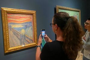 Dansker er blandt aktivister, der ville lime sig fast til Munchs "Skriget". Maleriet er udstillet bag glas. 