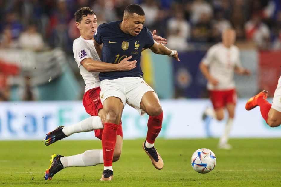 Frankrig vandt 2-1 på to mål af Kylian Mbappé, men en dansk sejr over Australien kan vise sig at være nok.