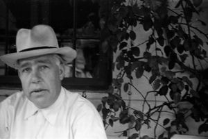 Anmeldelse: Ny sober og samvittighedsfuld dokumentarfilm om videnskabsmanden Niels Bohr sætter en streg under nobelprisvinderens geniale tanker og løfter en flig af fortællingen om mennesket bag den høje pande og de blå øjne.