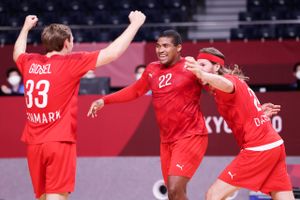 Mads Mensah har spillet knap 160 landskampe, men han æder gerne egen stolthed i holdets tjeneste.