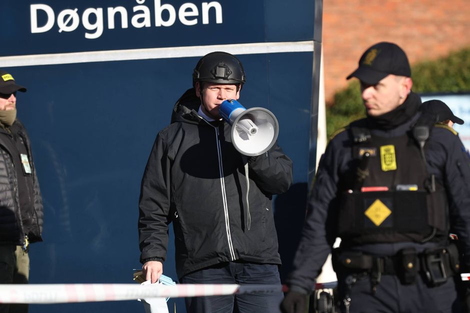 Den dansk-svenske politiker har sagt, at han fredag vil brænde tre koraner i København.