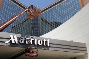 Hotelgæster hos hotelkæden Marriott har fået stjålet navne, telefonnumre, fødselsdatoer og pasnumre.