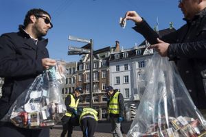 En stor indsamling af cigaretpakker skal vise, hvor stort problem de illegale smøger er i Danmark.