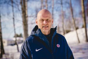 Ståle Solbakken mener, at DBU-formand Jesper Møller ikke er "tydelig nok" i debatten om fodbold-VM i Qatar.