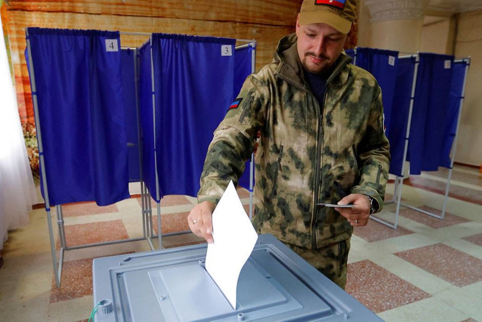 Ruslands folkeafstemninger i ukrainske områder, der er holdt over fem dage, afsluttes i dag.