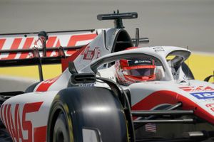 Charles Leclerc blev nummer et i kvalifikationen, mens Max Verstappen tog andenpladsen efter motorsvigt.