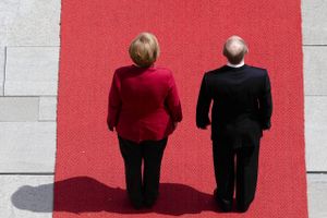 Under Angela Merkel har EU og Nato været naive i deres håndtering af Putin, men forhåbentlig er dette endt med Merkels exit som kansler, da vi i stedet har vi brug for en ekspansion af Nato til at sikre demokratiets overlevelse, mener Jonas Pullich Knudsen. Arkivfoto: Markus Schreiber