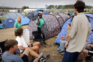 Smukfest lokker i år med præmier til de unge gæster, hvis de samler skrald. Og det lader til at virke.