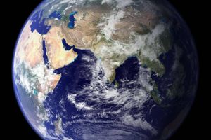 De fleste er enige i, at vi som mennesker har et ansvar for at efterlade vores blå planet i en forfatning, der gør det muligt at bo her. Men giver højere bæredygtige investeringer egentlig et højere afkast? Foto: Nasa/AP