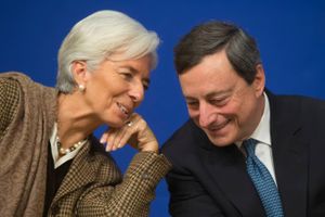 Mario Draghi og hans efterfølger som præsident for Den Europæiske Centralbank - Christine Lagarde. Foto: AP/Michel Euler