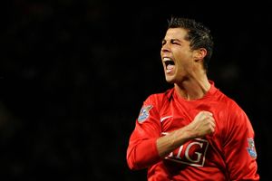 Cristiano Ronaldo er tilbage hos Manchester United efter en begivenhedsrig dag med et hav af rygter.