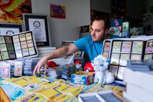 Et dansk brødrepar er blevet optaget i Guinness Rekordbog for deres samling af over 32.000 Pokémon-kort.