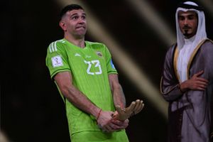 Emiliano Martínez forklarer, hvorfor han lavede en bestemt jubelscene ud mod publikum efter VM-triumfen.