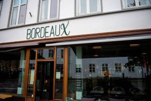 Brasserie Bordeaux ligner på afstand en herlig nyskabelse i Odense, men kokken skal altså tage skeen i en noget anden hånd, hvis det skal blive en succes.