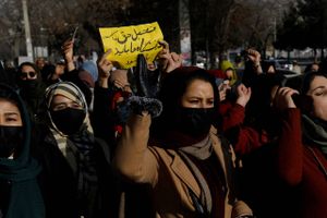 Aktion er vendt mod Talibans beslutning om at nægte kvinder adgang til universitetsuddannelser.