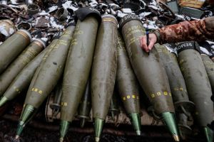 Udslidte våben og manglende ammunition skaber nye problemer i Ukrainekrigen.