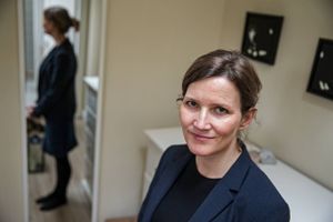 En milliard kroner skal denne vinter fordeles i regionerne for at afbøde coronapresset. Sundhedsansatte i kommunerne er ikke nævnt i aftalen, og det bekymrer Helsingørs borgmester.