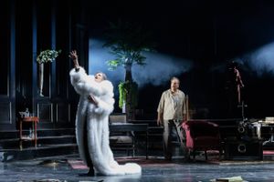Den Jyske Operas udgave af ”Sunset Boulevard” er en blandet fornøjelse med Tammi Øst som det absolutte højdepunkt.