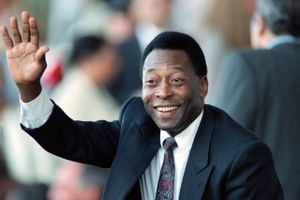 Fodboldlegenden Pelé er indlagt på grund af en luftvejsinfektion. Han lider desuden af tarmkræft.
