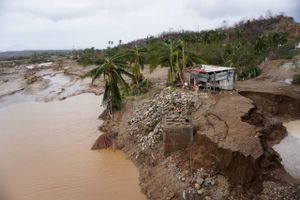 Mandag trak en orkan ind over det sydlige Mexico. Mindst 11 personer er omkommet og endnu flere savnes. 