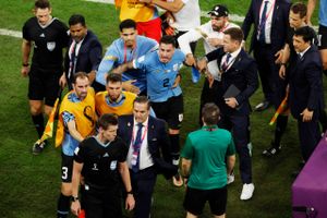 Fire uruguayanske fodboldspillere risikerer udelukkelse i 15 kampe for uacceptabel opførsel under VM.