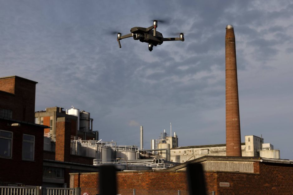 Knallertbøller, forsvundne personer, ildebrande, overvågning af demonstrationer og undersøgelser af kæmpestore byggeprojekter – dronerne klarer det hele hurtigt, billigt og effektivt. Og det er nu, det sker. 
