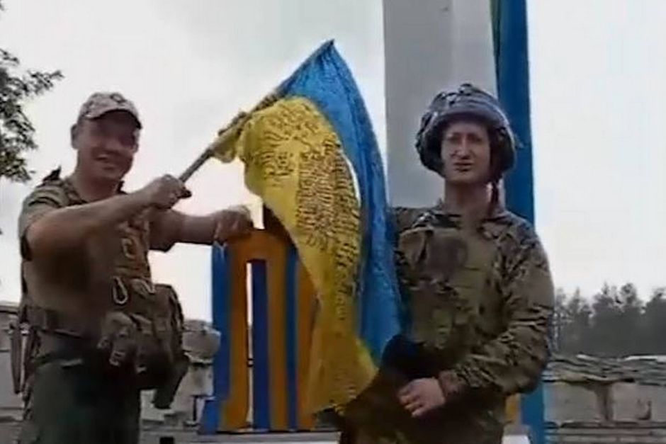 Ukrainerne tilbageerobrede lørdag eftermiddag den strategisk vigtige by Lyman i Donetsk-regionen.