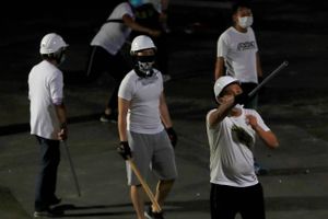 Syv mænd er blevet dømt for deres rolle i et af de blodigste angreb under protester mod regeringen i Hongkong.