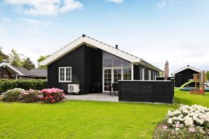 Sidste år var det især danskerne, der strømmede til landets sommerhuse. I år ser det ud til, at gæster fra Danmarks nærmeste nabolande er parate til at vende tilbage til Danmark. Vi er på vej tilbage til mere normale rejsevaner, mener turismeforsker.