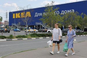 Russiske fængselskolonier har et ry for at være notorisk barske. Nu kan fangerne være med til at lukke hullet, efter endnu et vestligt firma har drejet nøglerne om i Rusland.