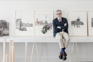 Sergei Sviatchenko står midt i en stor udstilling af ukrainske samtidskunstnere i Silkeborg. Den planlagte kunstfest for ukrainere og danskere i næste uge får et helt andet formål.  