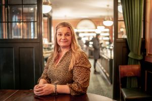 50 år: Altmuligkvinden Michelle Hviid er ikke bange for at dele ud af sine personlige op- og nedture. Nu runder hun et halvt århundrede og ser tilbage på et liv, hvor hun har følt sig heldig og altid kæmpet sig tilbage, når livet var surt.
