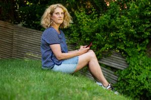 Bloggeren Fie Laursens selvmordsbrev, der lørdag blev delt med 336.000 følgere, rejser debat om, hvor ansvaret ligger. Minister foreslår at underlægge bloggere de presseetiske regler.