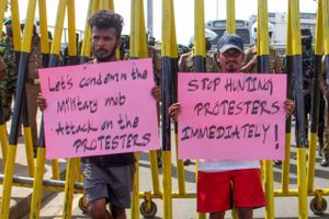 Oppositionen i Sri Lanka mener, at præsidenten misbruger nødretstilstand til at slå ned på demonstranter.