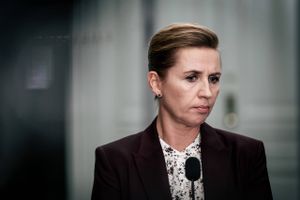 Bunder en del af kritikken af Mette Frederiksen i, at hun er kvinde? Det mener statsministeren selv.